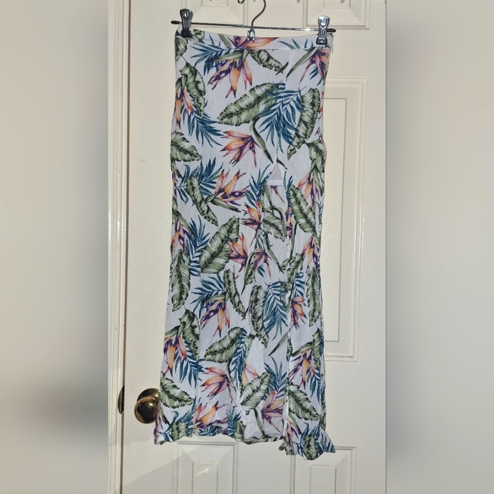 High waisted floral print maxi skirt with slit